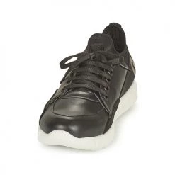 Chaussures Fille Baskets basses Guess SCARLETT Noir -Baskets mode Soldes 19821301 500 C