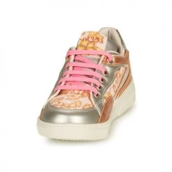 Chaussures Fille Baskets basses Guess CAMY Blanc / Doré -Baskets mode Soldes 19821303 500 C