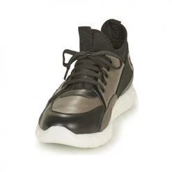 Chaussures Garçon Baskets basses Guess BRODY Noir -Baskets mode Soldes 19821309 500 C