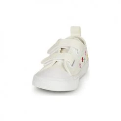 Chaussures Fille Baskets basses Converse CHUCK TAYLOR ALL STAR 2V FESTIVAL BRODERIE OX Blanc 6 Chaussures Fille Baskets basses Converse CHUCK TAYLOR ALL STAR 2V FESTIVAL BRODERIE OX Blanc -Baskets mode Soldes 21246528 500 C